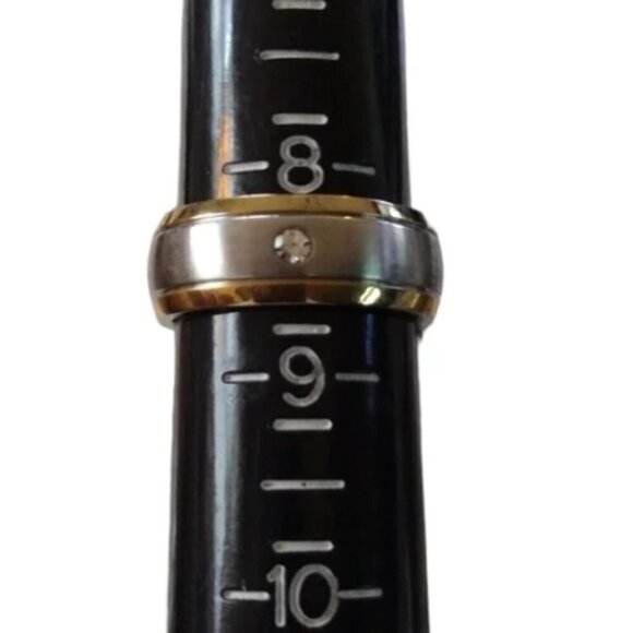 𝅺men's Two Tone Stainless Steel Ring With Crystal 8.5 NWOT - Picture 2 of 2